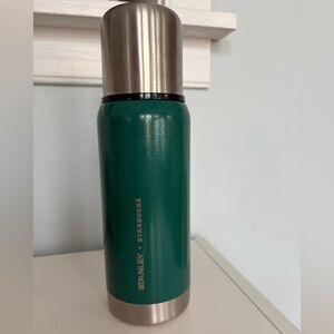 STANLEY x Starbucks 17 oz green thermos NWOT